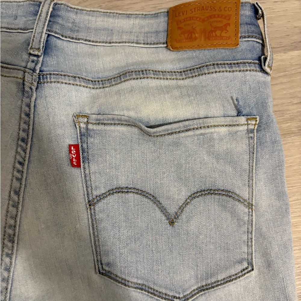 LEVI JEANS
